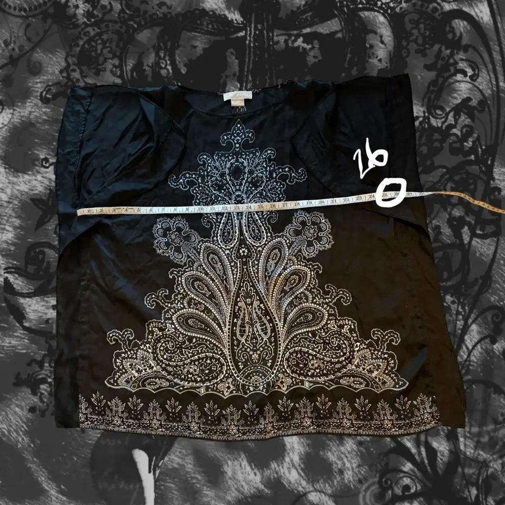 ornate mirrored paisley damask black and white batwing top